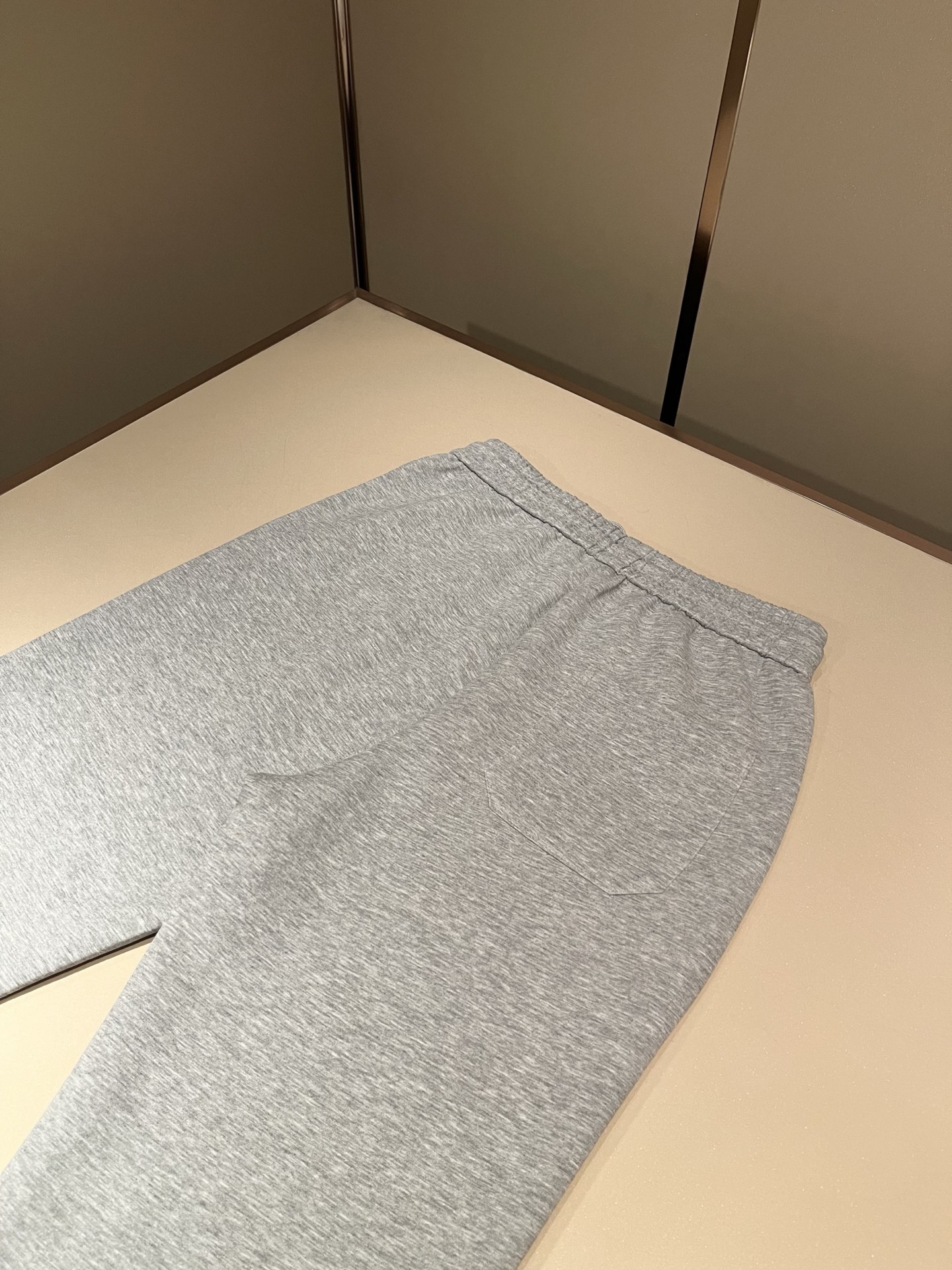 Bur*erry 巴*莉 2026秋冬新款男士休闲套装，品牌最新设计元素！既不单调也不复杂，好处的展现品味！客供顶级纯棉
