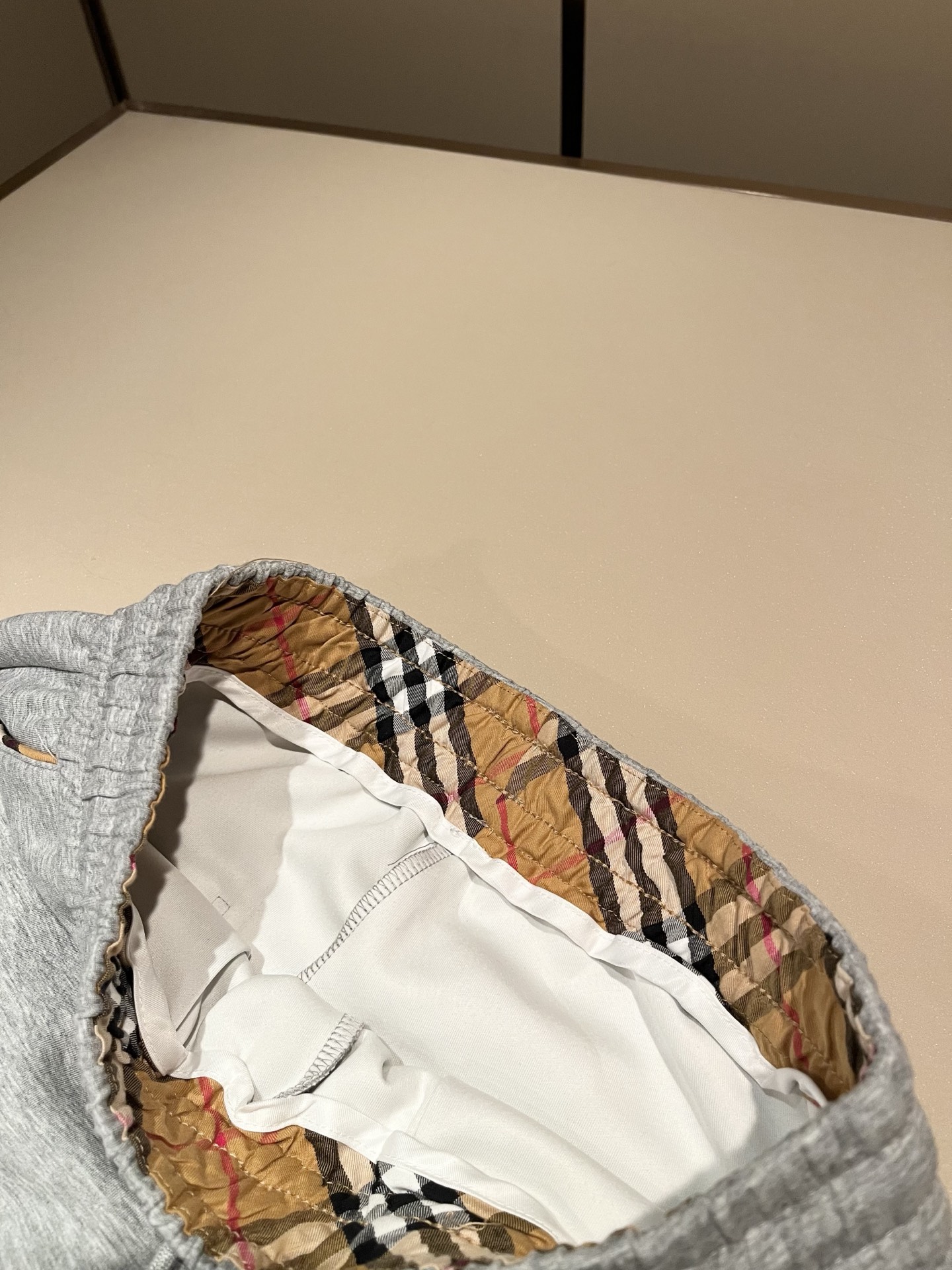 Bur*erry 巴*莉 2026秋冬新款男士休闲套装，品牌最新设计元素！既不单调也不复杂，好处的展现品味！客供顶级纯棉