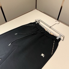 Bur*erry 巴*莉 2026秋冬新款男士休闲套装,品牌最新设计元素!既不单调也不复杂,好处的展现品味!客供顶级纯棉 Bur*erry 巴*莉 2026秋冬新款男士休闲套装,品牌最新设计元素!既不单调也不复杂,好处的展现品味!客供顶级纯棉