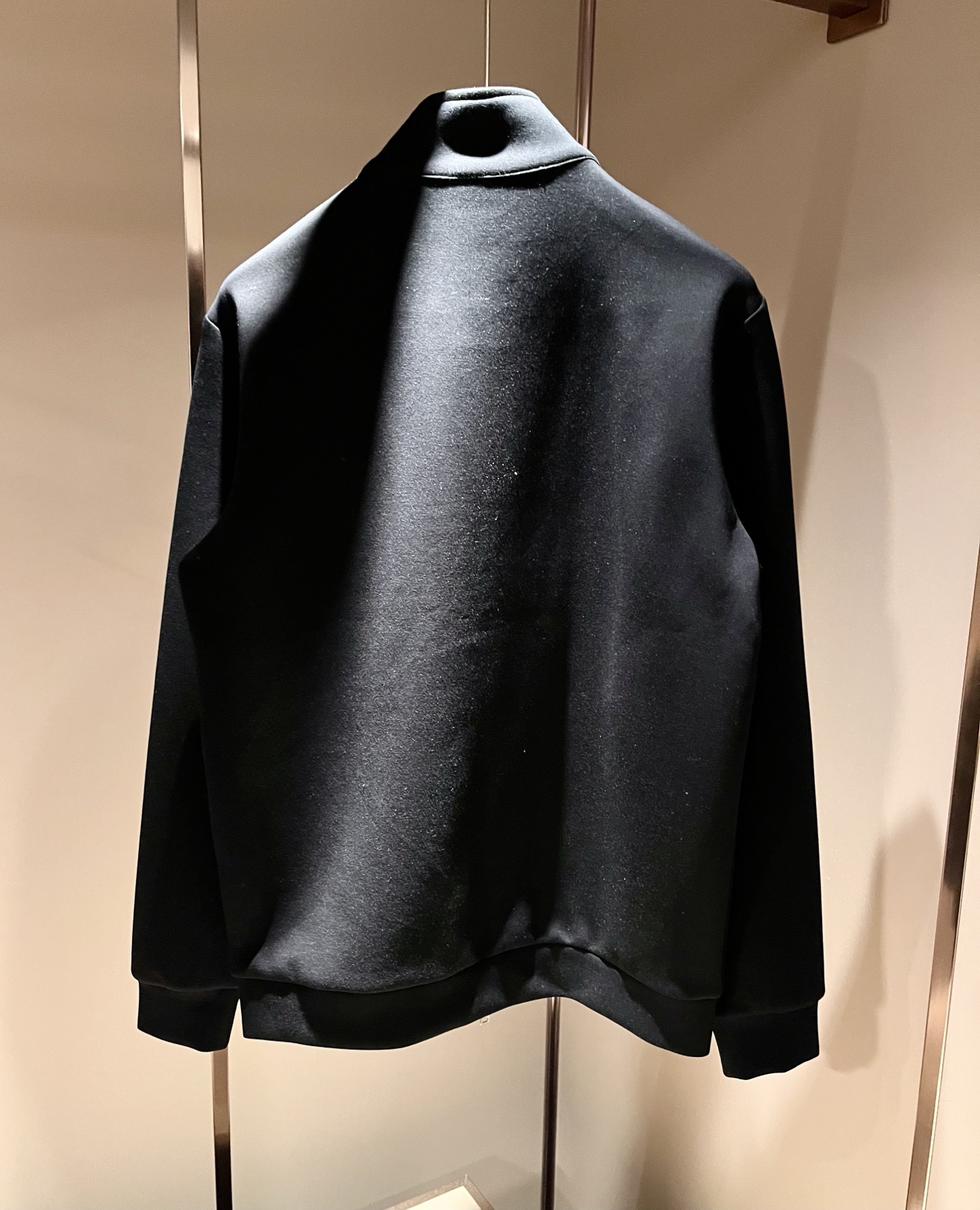 Bur*erry 巴*莉 2026秋冬新款男士休闲套装,品牌最新设计元素!既不单调也不复杂,好处的展现品味!客供顶级纯棉 Bur*erry 巴*莉 2026秋冬新款男士休闲套装,品牌最新设计元素!既不单调也不复杂,好处的展现品味!客供顶级纯棉