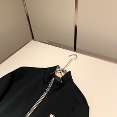 Bur*erry 巴*莉 2026秋冬新款男士休闲套装,品牌最新设计元素!既不单调也不复杂,好处的展现品味!客供顶级纯棉 Bur*erry 巴*莉 2026秋冬新款男士休闲套装,品牌最新设计元素!既不单调也不复杂,好处的展现品味!客供顶级纯棉