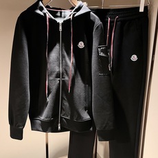 Moncler蒙家 2026秋冬最新男女同款👫贸易订单休闲套装,全品相!!网红款!采用logo图案徽章设计!上身舒适透气 Moncler蒙家 2026秋冬最新男女同款👫贸易订单休闲套装,全品相!!网红款!采用logo图案徽章设计!上身舒适透气