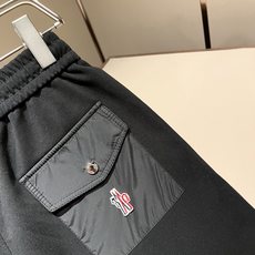 Moncler蒙家 2026秋冬最新男女同款👫贸易订单休闲套装,全品相!!网红款!采用logo图案徽章设计!上身舒适透气 Moncler蒙家 2026秋冬最新男女同款👫贸易订单休闲套装,全品相!!网红款!采用logo图案徽章设计!上身舒适透气
