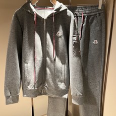 Moncler蒙家 2026秋冬最新男女同款👫贸易订单休闲套装,全品相!!网红款!采用logo图案徽章设计!上身舒适透气 Moncler蒙家 2026秋冬最新男女同款👫贸易订单休闲套装,全品相!!网红款!采用logo图案徽章设计!上身舒适透气