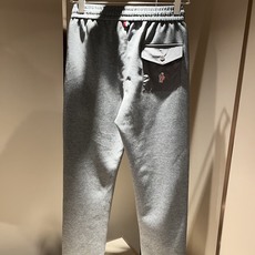Moncler蒙家 2026秋冬最新男女同款👫贸易订单休闲套装,全品相!!网红款!采用logo图案徽章设计!上身舒适透气 Moncler蒙家 2026秋冬最新男女同款👫贸易订单休闲套装,全品相!!网红款!采用logo图案徽章设计!上身舒适透气