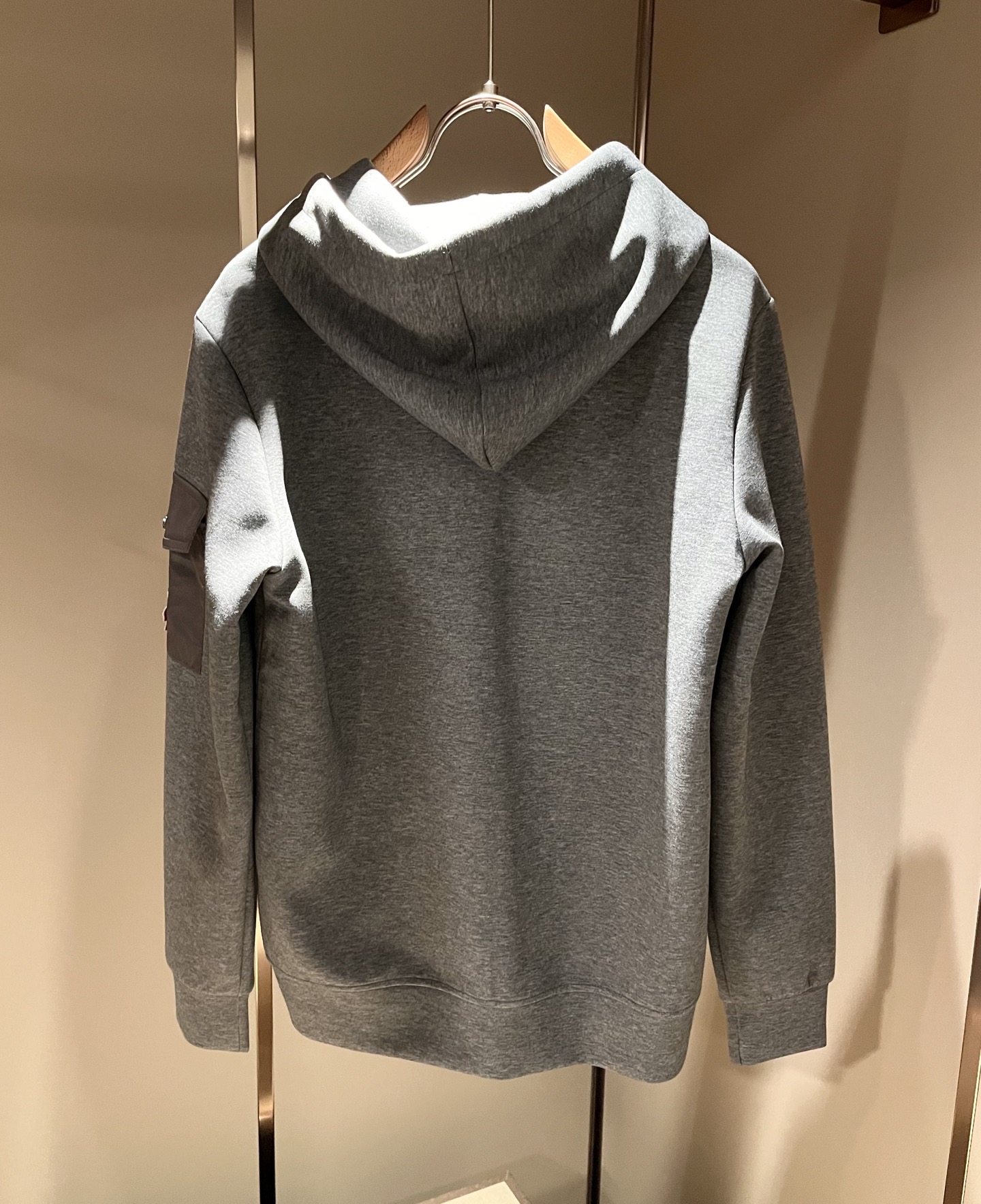 Moncler蒙家 2026秋冬最新男女同款👫贸易订单休闲套装,全品相!!网红款!采用logo图案徽章设计!上身舒适透气 Moncler蒙家 2026秋冬最新男女同款👫贸易订单休闲套装,全品相!!网红款!采用logo图案徽章设计!上身舒适透气