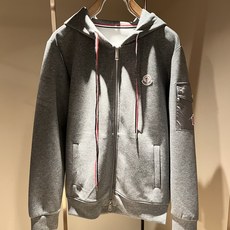 Moncler蒙家 2026秋冬最新男女同款👫贸易订单休闲套装,全品相!!网红款!采用logo图案徽章设计!上身舒适透气 Moncler蒙家 2026秋冬最新男女同款👫贸易订单休闲套装,全品相!!网红款!采用logo图案徽章设计!上身舒适透气