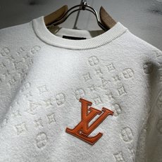 Louis Vuit*on 2026秋冬路易家族轻奢针织羊毛衫!男女同款👫装饰! 路易家族的新高端,细节品质永远的那么完 Louis Vuit*on 2026秋冬路易家族轻奢针织羊毛衫!男女同款👫装饰! 路易家族的新高端,细节品质永远的那么完