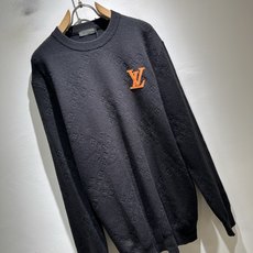 Louis Vuit*on 2026秋冬路易家族轻奢针织羊毛衫!男女同款👫装饰! 路易家族的新高端,细节品质永远的那么完 Louis Vuit*on 2026秋冬路易家族轻奢针织羊毛衫!男女同款👫装饰! 路易家族的新高端,细节品质永远的那么完