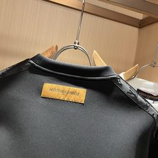 LouisVuitt*路易*登 2026秋冬全新系列单品上线,非常时髦前卫的一款男女同款👫长袖卫衣,胸前标识logo刺绣 LouisVuitt*路易*登 2026秋冬全新系列单品上线,非常时髦前卫的一款男女同款👫长袖卫衣,胸前标识logo刺绣