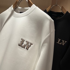 LouisVuitt*路易*登 2026秋冬全新系列单品上线,非常时髦前卫的一款男女同款👫长袖卫衣,胸前标识logo刺绣 LouisVuitt*路易*登 2026秋冬全新系列单品上线,非常时髦前卫的一款男女同款👫长袖卫衣,胸前标识logo刺绣