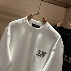 LouisVuitt*路易*登 2026秋冬全新系列单品上线,非常时髦前卫的一款男女同款👫长袖卫衣,胸前标识logo刺绣 LouisVuitt*路易*登 2026秋冬全新系列单品上线,非常时髦前卫的一款男女同款👫长袖卫衣,胸前标识logo刺绣