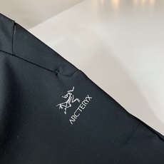 ARCTER*X始*祖鸟 2026秋冬新款休闲运动风格休闲裤,户外品牌可能大家第一想到的就是加拿大鹅、始祖鸟。给人一种标 ARCTER*X始*祖鸟 2026秋冬新款休闲运动风格休闲裤,户外品牌可能大家第一想到的就是加拿大鹅、始祖鸟。给人一种标