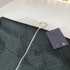 LouisVuitt*路易*登 2026秋冬新品最新款夹克外套,贸易公司渠道,甚至到非常稀缺很难遇到,一件难求的高奢臻 LouisVuitt*路易*登 2026秋冬新品最新款夹克外套,贸易公司渠道,甚至到非常稀缺很难遇到,一件难求的高奢臻