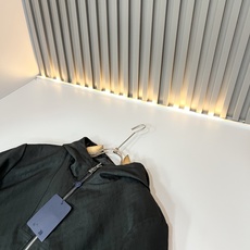 LouisVuitt*路易*登 2026秋冬新品最新款夹克外套,贸易公司渠道,甚至到非常稀缺很难遇到,一件难求的高奢臻 LouisVuitt*路易*登 2026秋冬新品最新款夹克外套,贸易公司渠道,甚至到非常稀缺很难遇到,一件难求的高奢臻