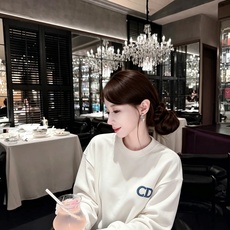 Dio*迪家 2026秋冬新款男女同款👫长袖卫衣,专柜同步发售!定制专属纯棉面料卫衣,定制原版工艺螺纹,采用字母logo Dio*迪家 2026秋冬新款男女同款👫长袖卫衣,专柜同步发售!定制专属纯棉面料卫衣,定制原版工艺螺纹,采用字母logo
