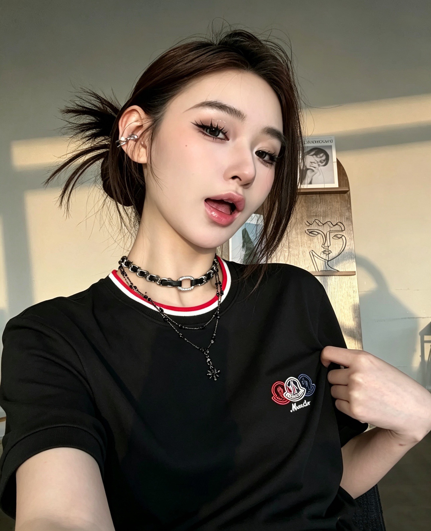Moncler蒙口2026秋冬新款贸易订单短袖打底衫,全品相!!网红款!胸前logo图案刺绣设计!上身舒适透气,不僵硬, Moncler蒙口2026秋冬新款贸易订单短袖打底衫,全品相!!网红款!胸前logo图案刺绣设计!上身舒适透气,不僵硬,