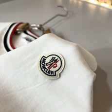Moncler蒙口2026秋冬新款贸易订单短袖打底衫,全品相!!网红款!胸前logo图案刺绣设计!上身舒适透气,不僵硬, Moncler蒙口2026秋冬新款贸易订单短袖打底衫,全品相!!网红款!胸前logo图案刺绣设计!上身舒适透气,不僵硬,