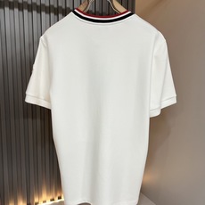 Moncler蒙口2026秋冬新款贸易订单短袖打底衫,全品相!!网红款!胸前logo图案刺绣设计!上身舒适透气,不僵硬, Moncler蒙口2026秋冬新款贸易订单短袖打底衫,全品相!!网红款!胸前logo图案刺绣设计!上身舒适透气,不僵硬,