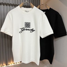 Giv*chy/纪*希2026秋冬新款男女同款👫短袖打底衫,主创时尚注入了全新时尚能量。通过探索各种题材和性感魅力,极具 Giv*chy/纪*希2026秋冬新款男女同款👫短袖打底衫,主创时尚注入了全新时尚能量。通过探索各种题材和性感魅力,极具