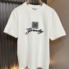 Giv*chy/纪*希2026秋冬新款男女同款👫短袖打底衫,主创时尚注入了全新时尚能量。通过探索各种题材和性感魅力,极具 Giv*chy/纪*希2026秋冬新款男女同款👫短袖打底衫,主创时尚注入了全新时尚能量。通过探索各种题材和性感魅力,极具