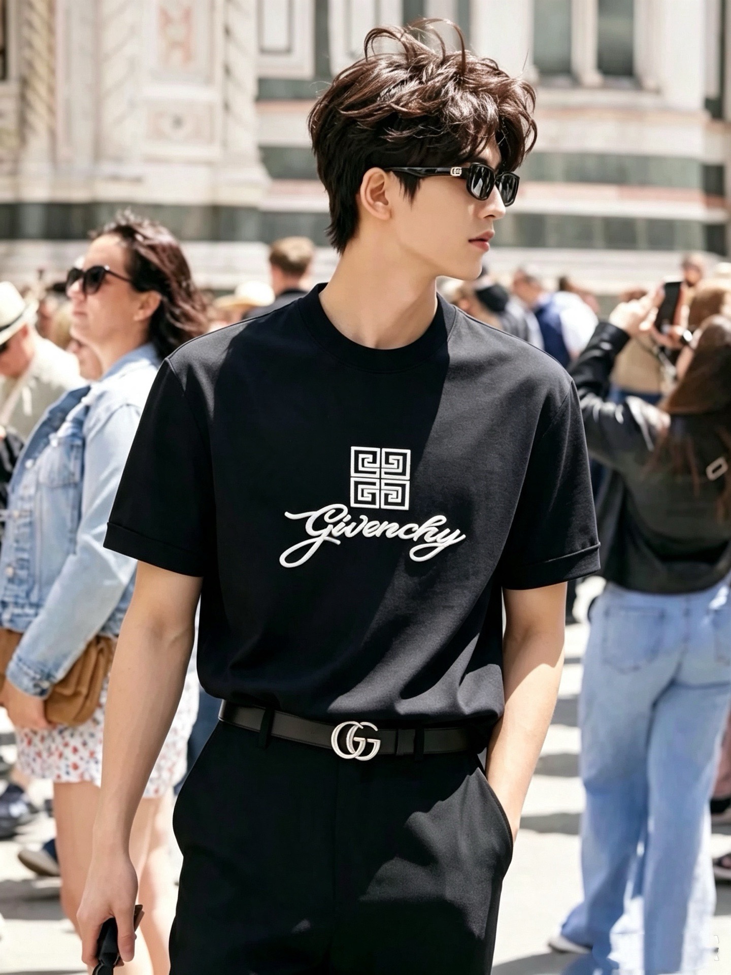 Giv*chy/纪*希2026秋冬新款男女同款👫短袖打底衫,主创时尚注入了全新时尚能量。通过探索各种题材和性感魅力,极具 Giv*chy/纪*希2026秋冬新款男女同款👫短袖打底衫,主创时尚注入了全新时尚能量。通过探索各种题材和性感魅力,极具