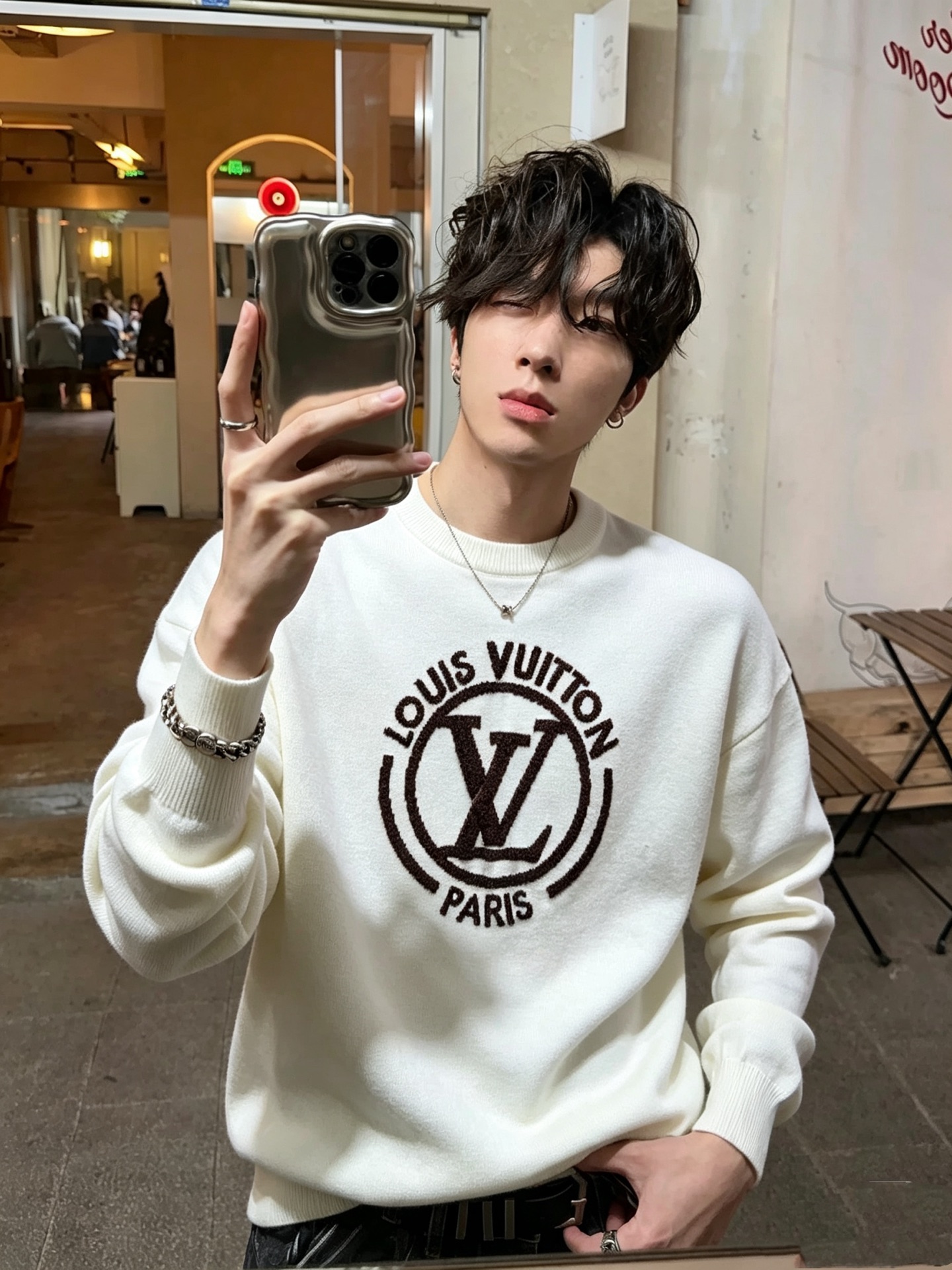 Louis Vuit*on 2026秋冬路易家族轻奢针织羊毛衫!男女同款👫装饰! 路易家族的新高端,细节品质永远的那么完 Louis Vuit*on 2026秋冬路易家族轻奢针织羊毛衫!男女同款👫装饰! 路易家族的新高端,细节品质永远的那么完