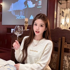 Louis Vuit*on 2026秋冬路易家族轻奢针织羊毛衫!男女同款👫装饰! 路易家族的新高端,细节品质永远的那么完 Louis Vuit*on 2026秋冬路易家族轻奢针织羊毛衫!男女同款👫装饰! 路易家族的新高端,细节品质永远的那么完