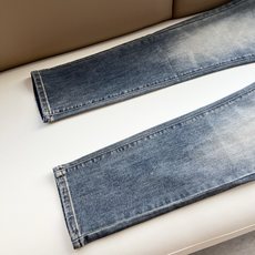 Dio*r 迪家 2026秋冬男士水洗小直筒牛仔裤!贸易公司渠道牛货,品相超赞,时尚圈万能的百搭裤王,欧美街拍中高频穿搭 Dio*r 迪家 2026秋冬男士水洗小直筒牛仔裤!贸易公司渠道牛货,品相超赞,时尚圈万能的百搭裤王,欧美街拍中高频穿搭