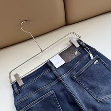 Ferraga*mo菲拉*慕2026秋冬新款男款休闲小直筒牛仔裤 原单品质,原单品质高端时尚休闲水洗牛仔裤,后腰皮革金属 Ferraga*mo菲拉*慕2026秋冬新款男款休闲小直筒牛仔裤 原单品质,原单品质高端时尚休闲水洗牛仔裤,后腰皮革金属