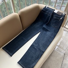 Ferraga*mo菲拉*慕2026秋冬新款男款休闲小直筒牛仔裤 原单品质,原单品质高端时尚休闲水洗牛仔裤,后腰皮革金属 Ferraga*mo菲拉*慕2026秋冬新款男款休闲小直筒牛仔裤 原单品质,原单品质高端时尚休闲水洗牛仔裤,后腰皮革金属