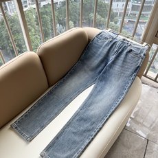 Louis Vuitto*路易*登2026秋冬新款男士经典水洗小直筒牛仔长裤。绝佳的上身性能,百搭之选,超值性价比分享! Louis Vuitto*路易*登2026秋冬新款男士经典水洗小直筒牛仔长裤。绝佳的上身性能,百搭之选,超值性价比分享!