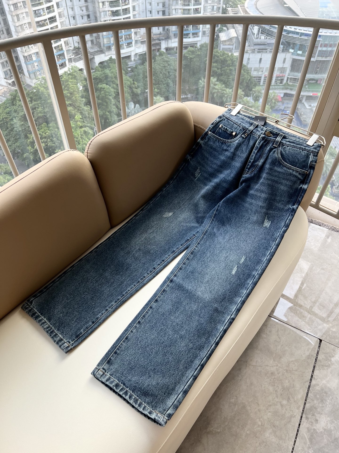 Dolce & 杜嘉*纳 2026秋冬新品牛仔裤,水洗处理自然不易变形脱色、立体剪裁完美塑形面料质舒适柔软随意搭配、舒 Dolce & 杜嘉*纳 2026秋冬新品牛仔裤,水洗处理自然不易变形脱色、立体剪裁完美塑形面料质舒适柔软随意搭配、舒