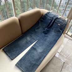 Dolce & 杜嘉*纳 2026秋冬新品牛仔裤,水洗处理自然不易变形脱色、立体剪裁完美塑形面料质舒适柔软随意搭配、舒 Dolce & 杜嘉*纳 2026秋冬新品牛仔裤,水洗处理自然不易变形脱色、立体剪裁完美塑形面料质舒适柔软随意搭配、舒