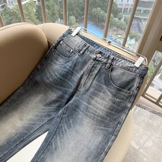 BURBER*Y巴*莉 2026秋冬新品男士高端休闲百搭牛仔裤!对于BUR粉丝来说,这样大气的经典设计足矣一眼种草,是今 BURBER*Y巴*莉 2026秋冬新品男士高端休闲百搭牛仔裤!对于BUR粉丝来说,这样大气的经典设计足矣一眼种草,是今