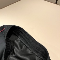 PRAD*A普*达 2026秋冬新款休闲套装,最新款全网独家首上!!~既经典有时尚百搭,谁不爱啊,将经典再次展现,非常的 PRAD*A普*达 2026秋冬新款休闲套装,最新款全网独家首上!!~既经典有时尚百搭,谁不爱啊,将经典再次展现,非常的