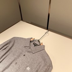 Loro Piana诺悠翩雅 2026秋冬男士最新的贸易订单翻领衬衣,全品相!!采用logo图案刺绣设计!上身舒适透气, Loro Piana诺悠翩雅 2026秋冬男士最新的贸易订单翻领衬衣,全品相!!采用logo图案刺绣设计!上身舒适透气,