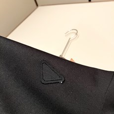 PRAD*A普*达2026秋冬新款男士长袖打底衫,最新款全网独家首上!!~既经典有时尚百搭,谁不爱啊,将经典再次展现,非 PRAD*A普*达2026秋冬新款男士长袖打底衫,最新款全网独家首上!!~既经典有时尚百搭,谁不爱啊,将经典再次展现,非