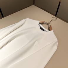 PRAD*A普*达2026秋冬新款男士长袖打底衫,最新款全网独家首上!!~既经典有时尚百搭,谁不爱啊,将经典再次展现,非 PRAD*A普*达2026秋冬新款男士长袖打底衫,最新款全网独家首上!!~既经典有时尚百搭,谁不爱啊,将经典再次展现,非