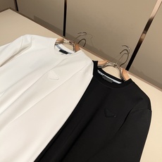 PRAD*A普*达2026秋冬新款男士长袖打底衫,最新款全网独家首上!!~既经典有时尚百搭,谁不爱啊,将经典再次展现,非 PRAD*A普*达2026秋冬新款男士长袖打底衫,最新款全网独家首上!!~既经典有时尚百搭,谁不爱啊,将经典再次展现,非