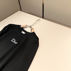 Dio*迪家 2026秋冬新款男女同款👫长袖打底衫,专柜同步发售!定制专属260克纯棉面料,定制原版工艺螺纹,胸前log Dio*迪家 2026秋冬新款男女同款👫长袖打底衫,专柜同步发售!定制专属260克纯棉面料,定制原版工艺螺纹,胸前log