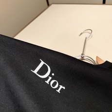 Dio*迪家 2026秋冬新款男女同款👫长袖打底衫,专柜同步发售!定制专属260克纯棉面料,定制原版工艺螺纹,胸前log Dio*迪家 2026秋冬新款男女同款👫长袖打底衫,专柜同步发售!定制专属260克纯棉面料,定制原版工艺螺纹,胸前log