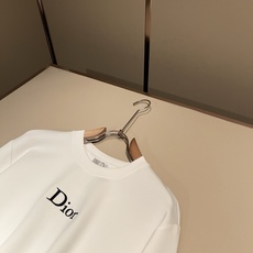 Dio*迪家 2026秋冬新款男女同款👫长袖打底衫,专柜同步发售!定制专属260克纯棉面料,定制原版工艺螺纹,胸前log Dio*迪家 2026秋冬新款男女同款👫长袖打底衫,专柜同步发售!定制专属260克纯棉面料,定制原版工艺螺纹,胸前log