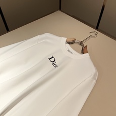 Dio*迪家 2026秋冬新款男女同款👫长袖打底衫,专柜同步发售!定制专属260克纯棉面料,定制原版工艺螺纹,胸前log Dio*迪家 2026秋冬新款男女同款👫长袖打底衫,专柜同步发售!定制专属260克纯棉面料,定制原版工艺螺纹,胸前log