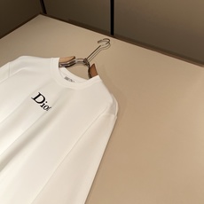 Dio*迪家 2026秋冬新款男女同款👫长袖打底衫,专柜同步发售!定制专属260克纯棉面料,定制原版工艺螺纹,胸前log Dio*迪家 2026秋冬新款男女同款👫长袖打底衫,专柜同步发售!定制专属260克纯棉面料,定制原版工艺螺纹,胸前log