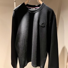 Moncler蒙口2026秋冬新款贸易订单长袖打底衫,全品相!!网红款!胸前logo图案刺绣设计!上身舒适透气,不僵硬, Moncler蒙口2026秋冬新款贸易订单长袖打底衫,全品相!!网红款!胸前logo图案刺绣设计!上身舒适透气,不僵硬,