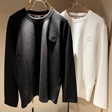 Moncler蒙口2026秋冬新款贸易订单长袖打底衫,全品相!!网红款!胸前logo图案刺绣设计!上身舒适透气,不僵硬, Moncler蒙口2026秋冬新款贸易订单长袖打底衫,全品相!!网红款!胸前logo图案刺绣设计!上身舒适透气,不僵硬,