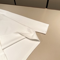 Moncler蒙口2026秋冬新款贸易订单长袖打底衫,全品相!!网红款!胸前logo图案刺绣设计!上身舒适透气,不僵硬, Moncler蒙口2026秋冬新款贸易订单长袖打底衫,全品相!!网红款!胸前logo图案刺绣设计!上身舒适透气,不僵硬,