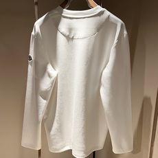Moncler蒙口2026秋冬新款贸易订单长袖打底衫,全品相!!网红款!胸前logo图案刺绣设计!上身舒适透气,不僵硬, Moncler蒙口2026秋冬新款贸易订单长袖打底衫,全品相!!网红款!胸前logo图案刺绣设计!上身舒适透气,不僵硬,