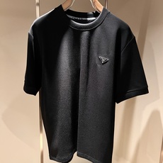 PRAD*A普*达2026秋冬新款男女同款👫短袖打底衫,最新款全网独家首上!!~既经典有时尚百搭,谁不爱啊,将经典再次展 PRAD*A普*达2026秋冬新款男女同款👫短袖打底衫,最新款全网独家首上!!~既经典有时尚百搭,谁不爱啊,将经典再次展